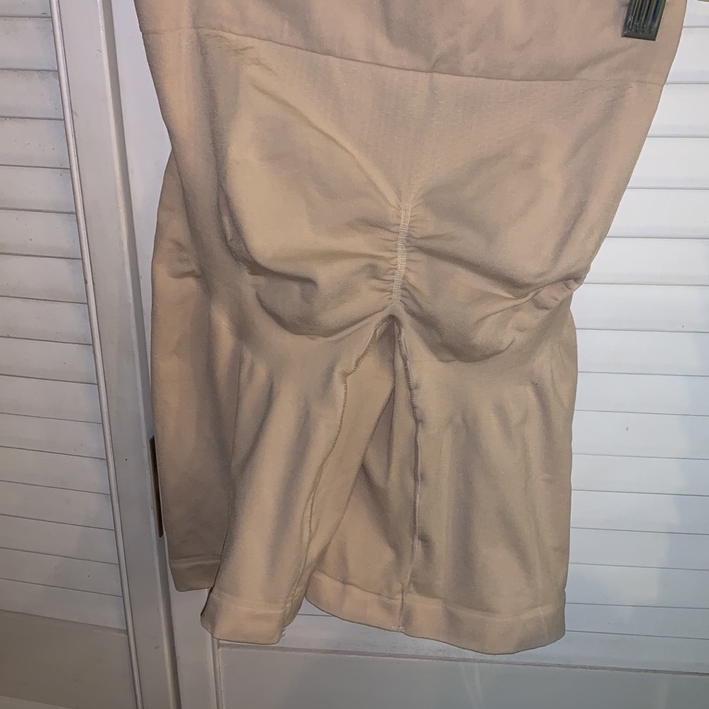Barely there I cut out crotch med - Picture 2 of 4